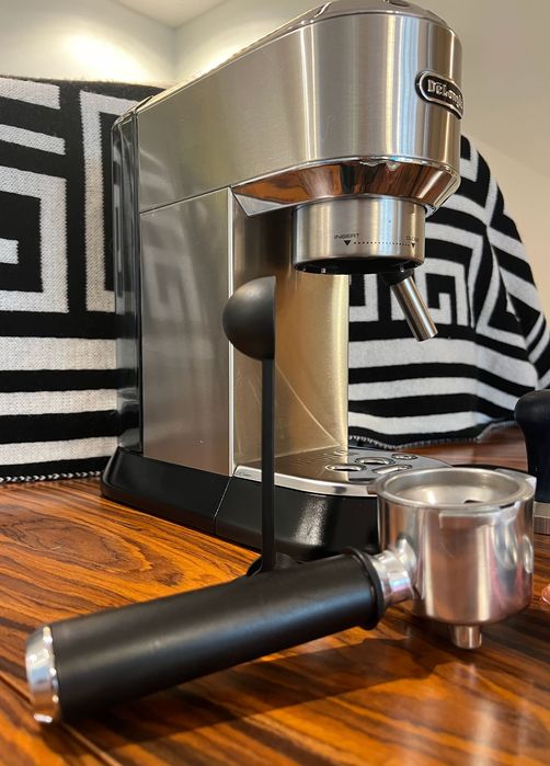 Maquina de Café DeLongui Dedica EC685 Metal