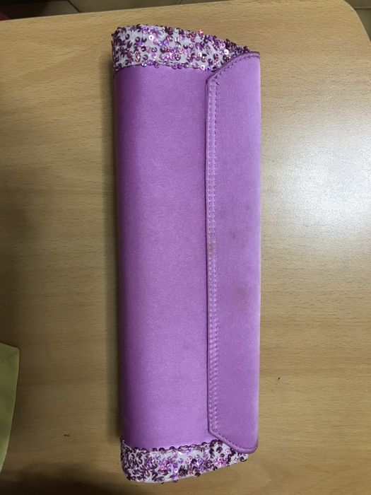 Clutch rosa com missangas