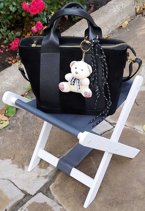 Підставка дерев'яна під сумки.