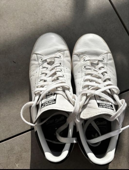 Adidas stan smith white black cursive heel