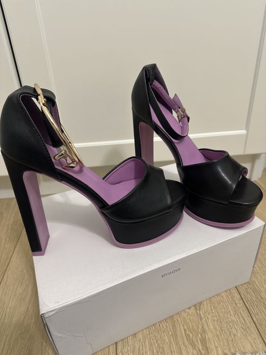 Босоніжки літо на підборах з золотою фурнітурою