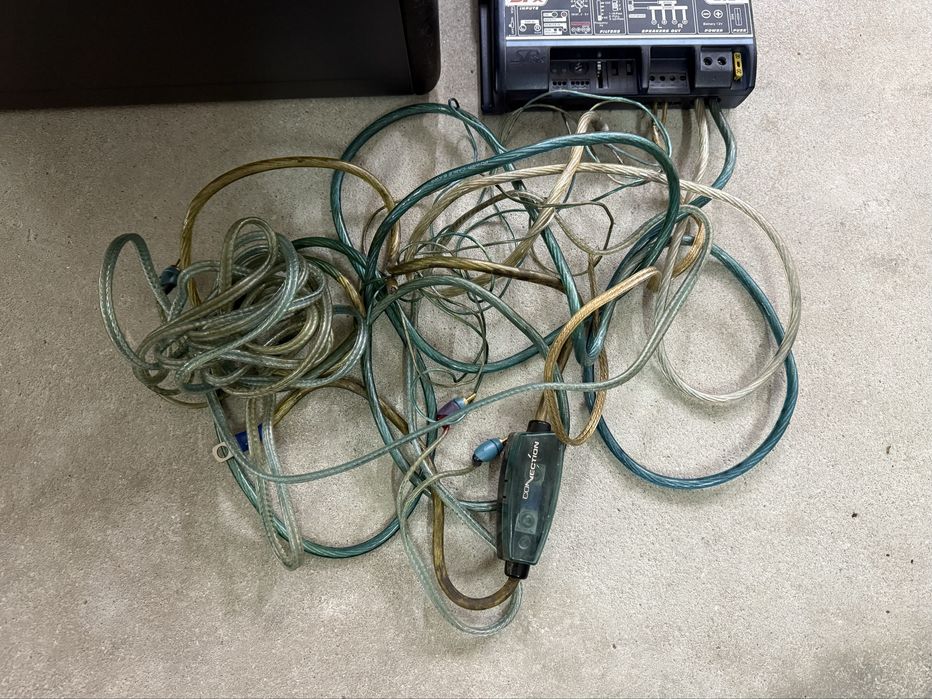 subwoofer hertz + amplificador + cabos