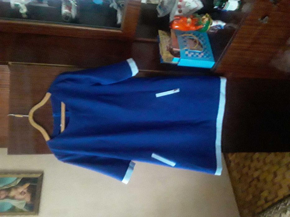 Плаття з голубою вставкою