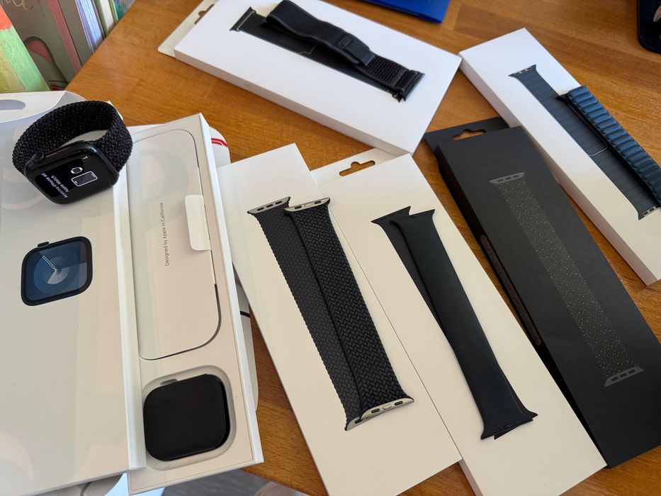 Apple Watch S9 GPS 45mm c/ garantia e 5 braceletes originais