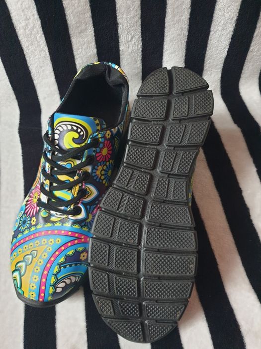 Buty FOLKOWE w mandale