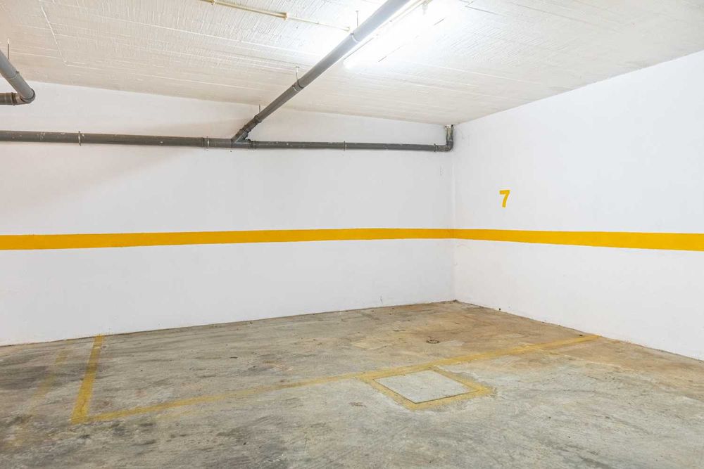 Lugares de Garagem para Arrendamento — Avenida do Brasil, São Marcos