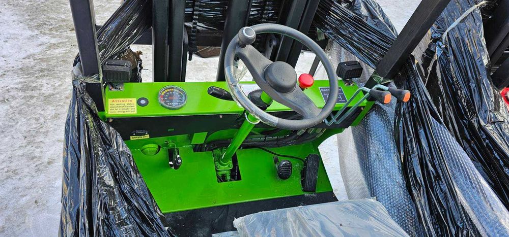 Навантажувач вилковий, новий.