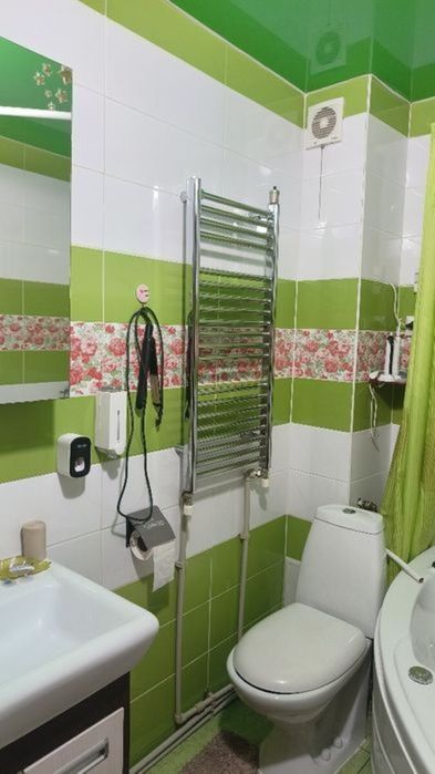 Продам затишну 4-и к/к по вулиці Державності - 87м².