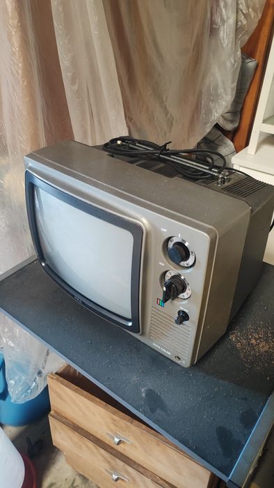 Tv antiga preto e branco