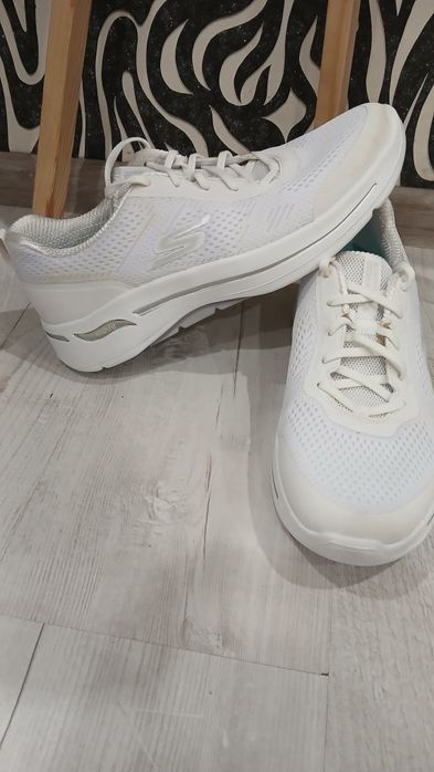 Продам красовки Skechers