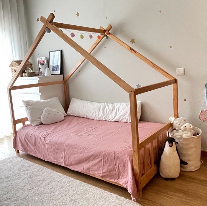 Cama montessori em pinho natural