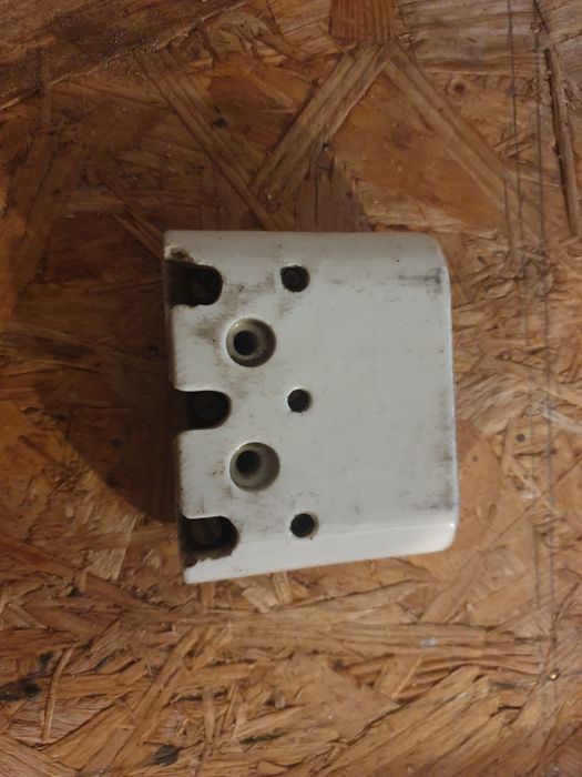 Ceramiczny wkład do gniazdka siłowego płaskiego stary typ