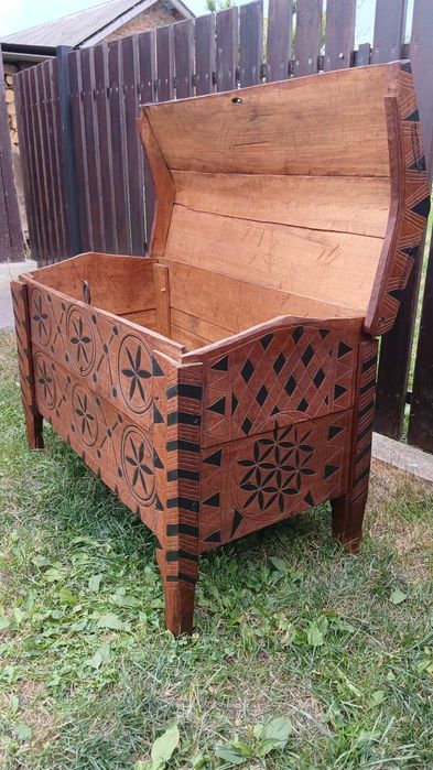 Продам старовинну скриню