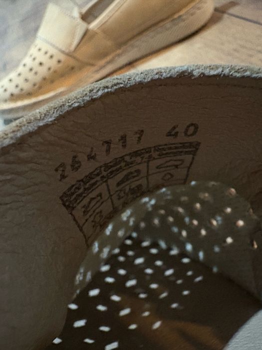Półbuty rozmiar 40 kolor beżowy