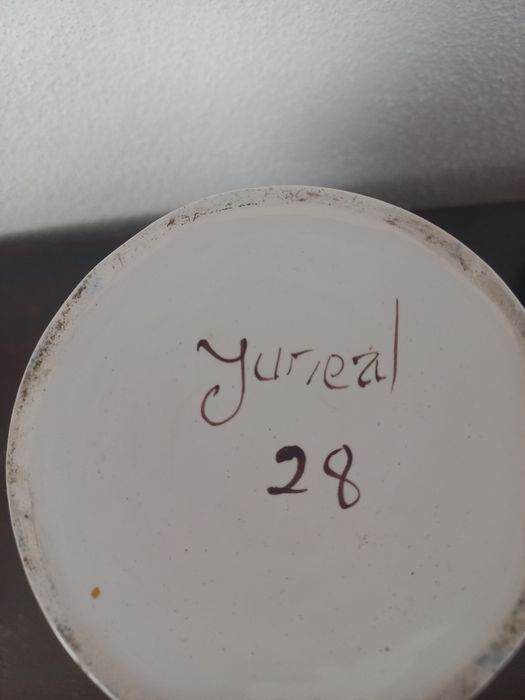 Peça decorativa em  cerâmica vidrada. Pote com tampa