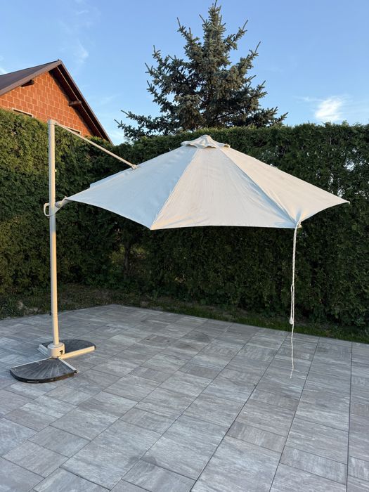 Parasol ogrodowy z regulowanym i obracanym daszkiem