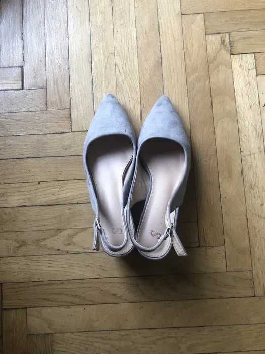 Szare zamszowe buty na obcasie słupku