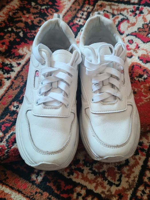 Продам взуття на дівчинку