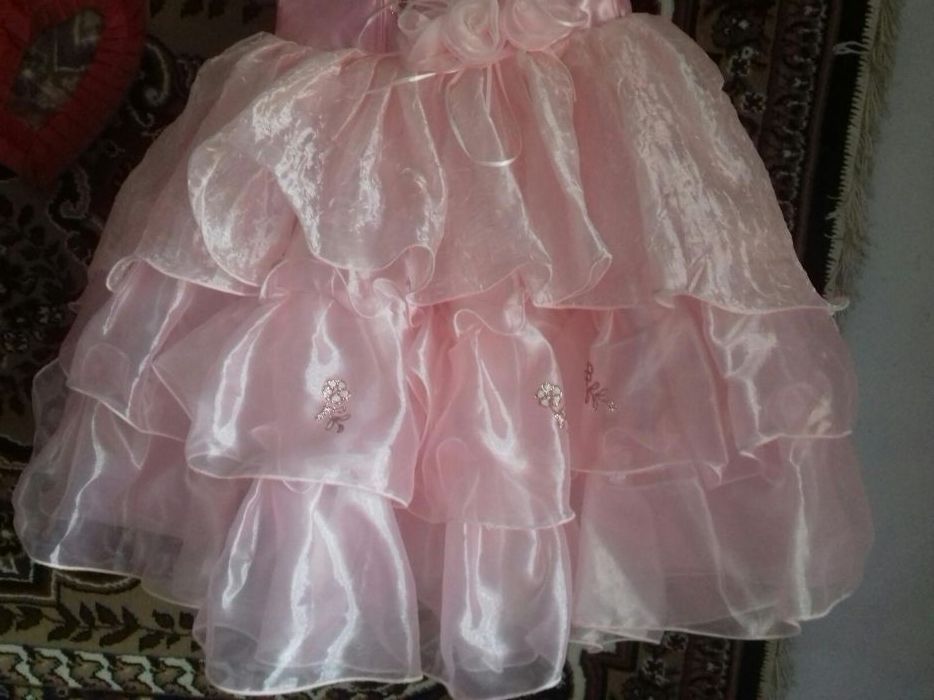 Нарядное платье