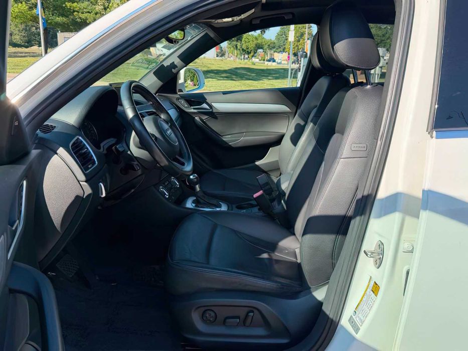 Audi Q3      2015