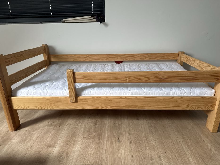 Lóżko dzieciece z barierką 167cmx 87x50
