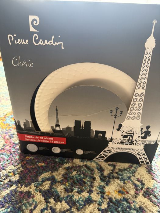 Serviço de jantar Pierre Cardin Chérie – 18 peças – Novo