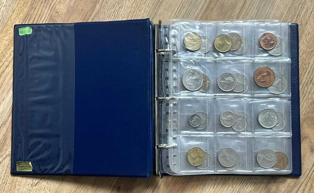 Álbum com 96 moedas