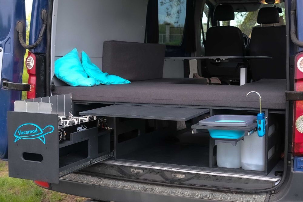 Zabudowa kempingowa marki Vacamod regulowana szerokość VanBus Premium