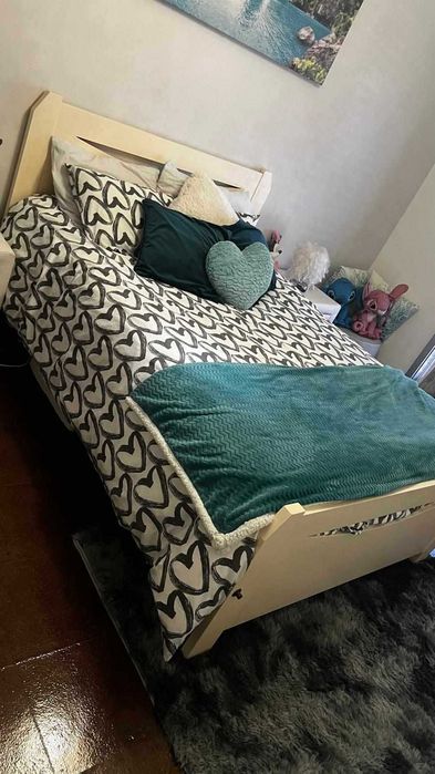 Cama Lacada em Branco Creme, Estrado e Colchão