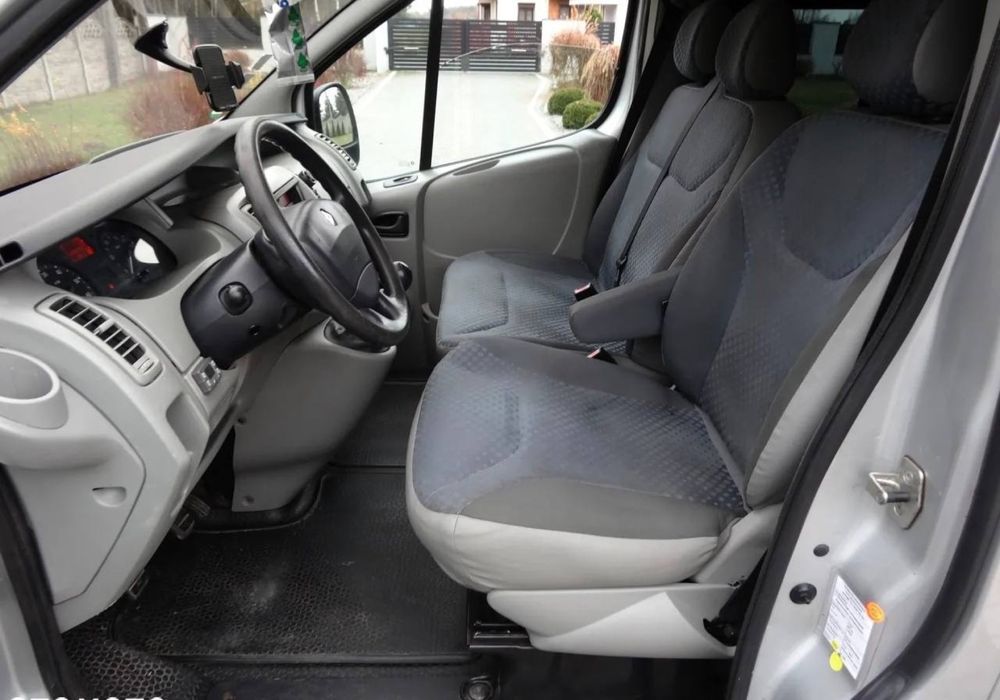 Renault Trafic 2.0 d 2008 року.