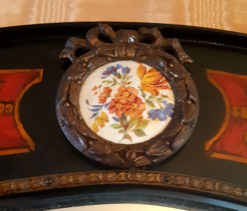 Espelho grande antigo com moldura em madeira laqueada