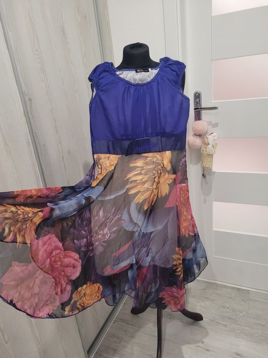 Sukienka delikatna fioletowa w kwiaty elegancka karnawałowa