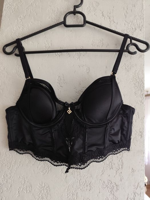 Gorset z koronką na regulowane ramiączka rozm 70B.