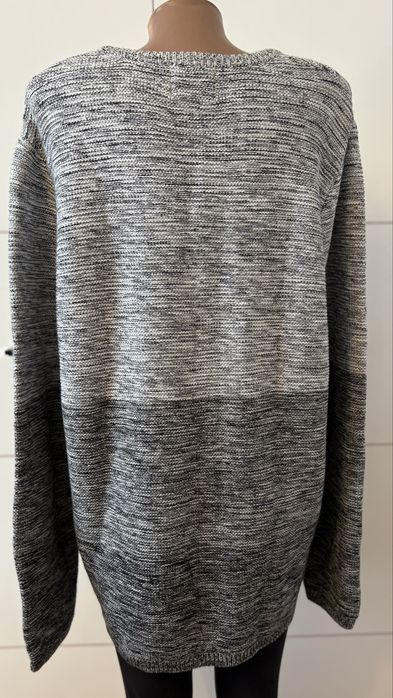 Светр оверсайс , розмір S/M , cтан гарний .