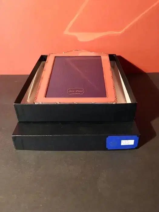 KITNEY & COMPANY - banho de prata - sem uso - 19x13 cm/s