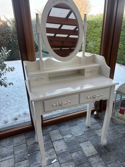 toaletka do makijażu