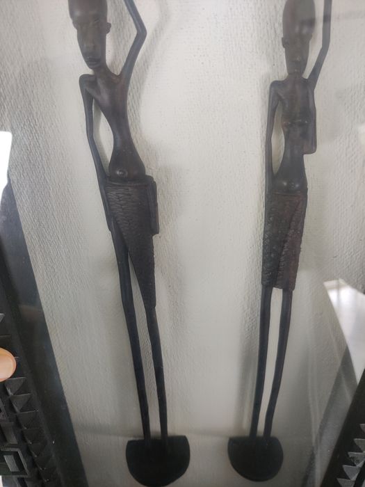 Quadros com peças africanas (comprados em galeria de arte)