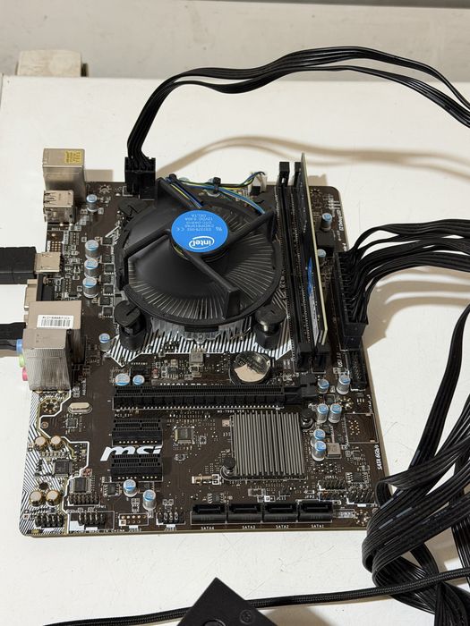 Kit MSI H110M PRO-VH + Intel Core i7-6700 + Cooler Intel
