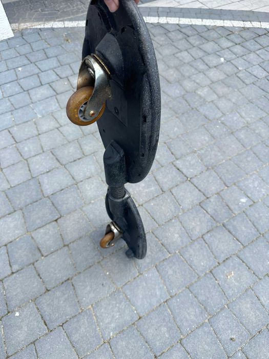 Deskorolka na dwóch kółkach przegubowa