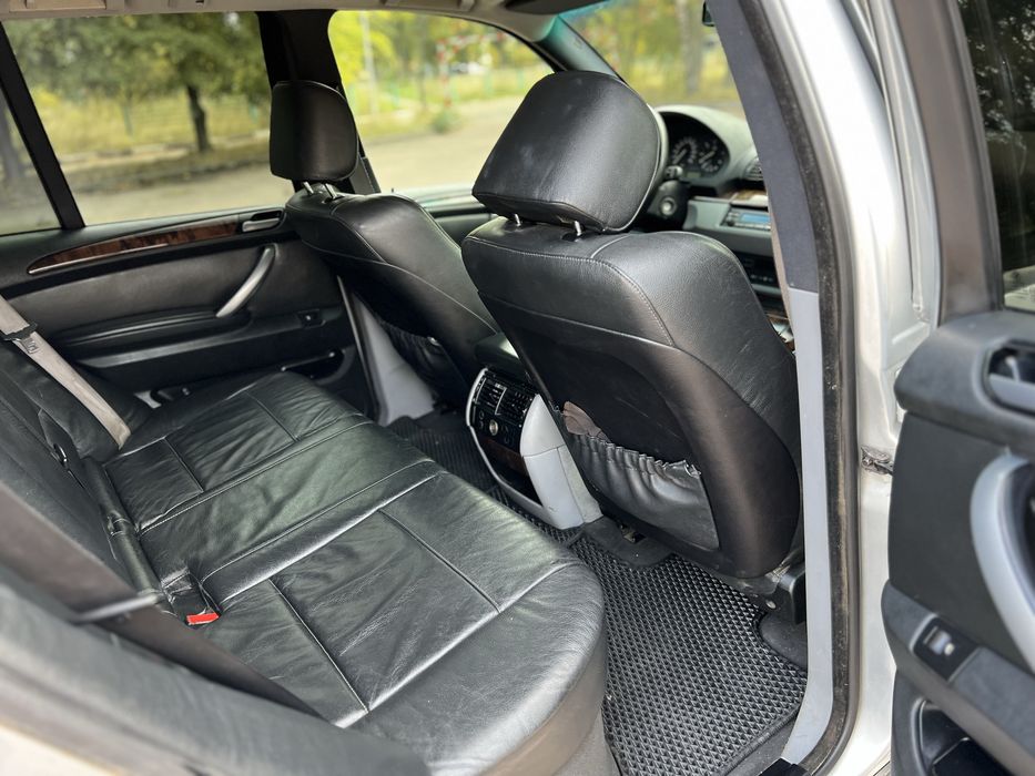 Продам BMW x5 e53