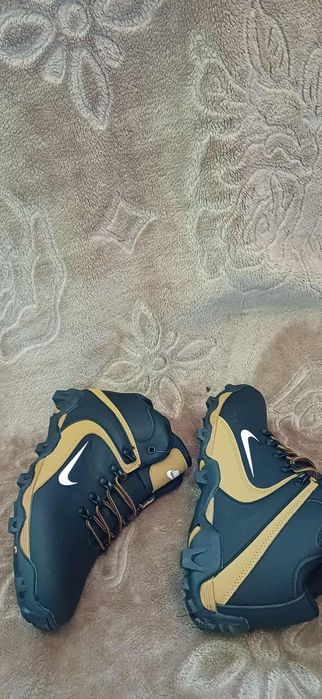 Nowe zimowe buty męskie
