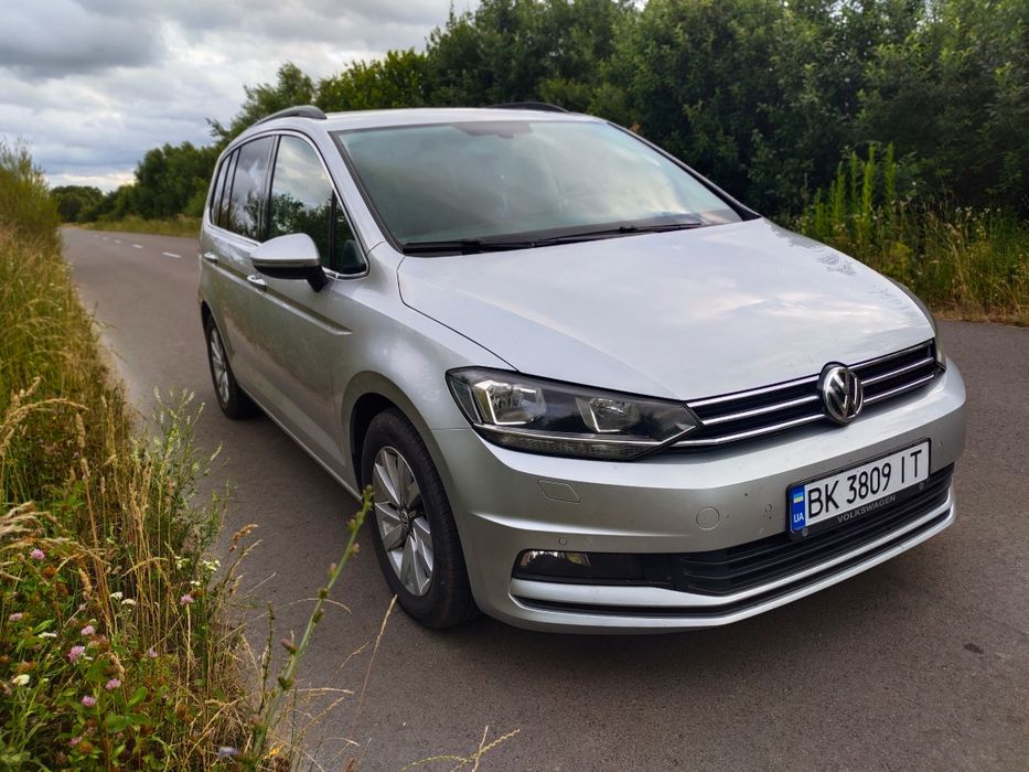 Автомобіль Volkswagen Touran