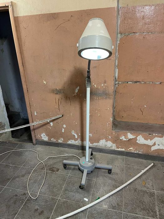 Lampa zabiegowa bezcieniowa lekarska
