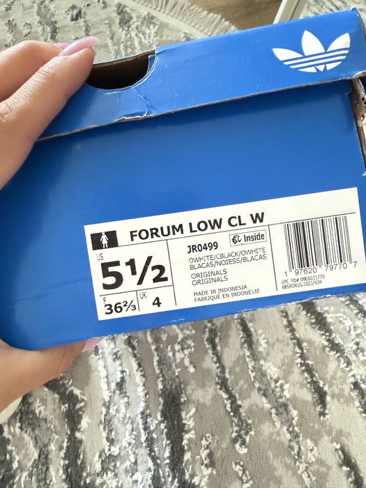 Кросівки adidas оригінал стан нових 36.5
