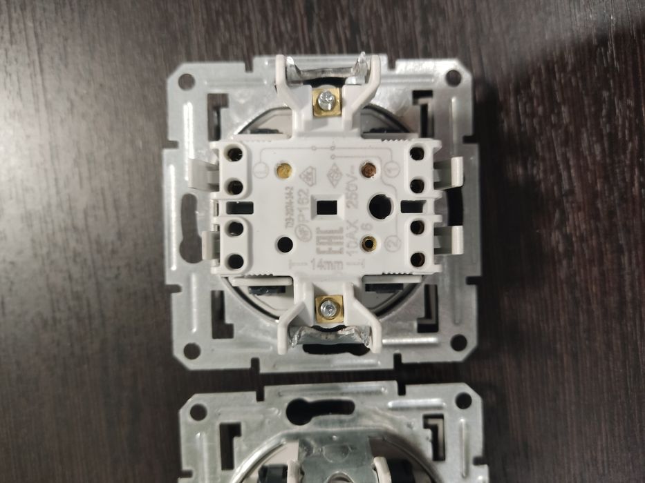 Вимикачі Schneider Electric Asfora