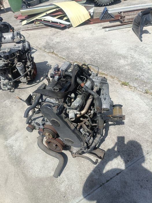 Vendo motor Toyota Dyna 2.5 ref.2kd ano 2006