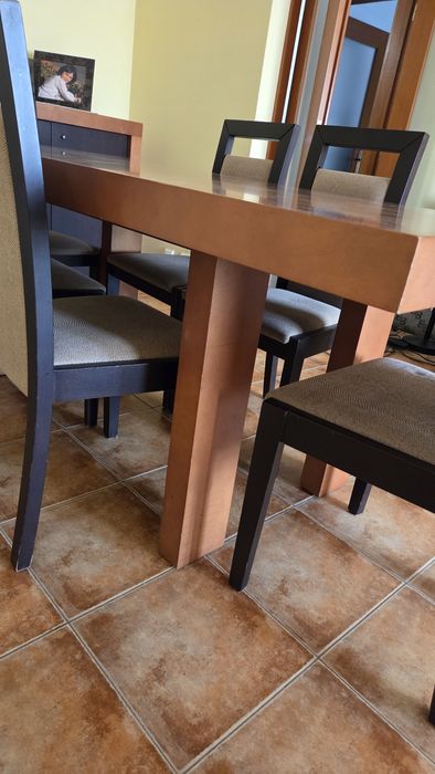 Mesa de jantar  com cadeiras