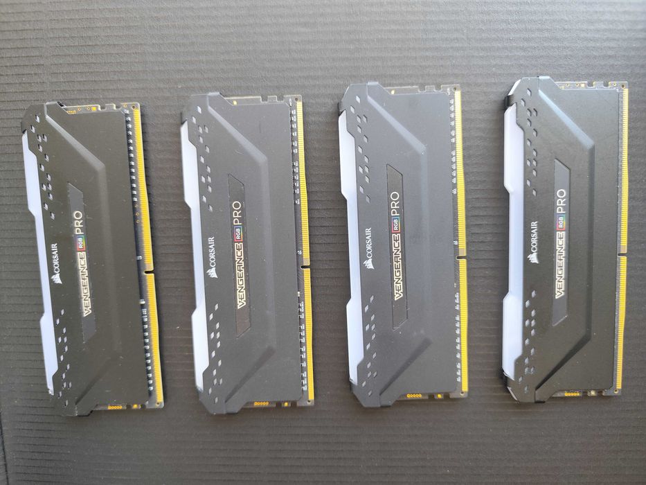 Memoria Ram RGB Corsair 2x16 32gb 3200Mhz + 2x8 16 gb 3200Mhz