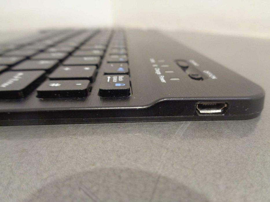 Fintie - ultra cienka klawiatura Bluetooth z niemieckim układem Qwertz