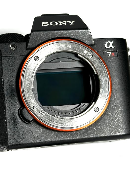 Sony Alpha A7R II - Câmara Mirrorless Full-Frame 42,4 MP